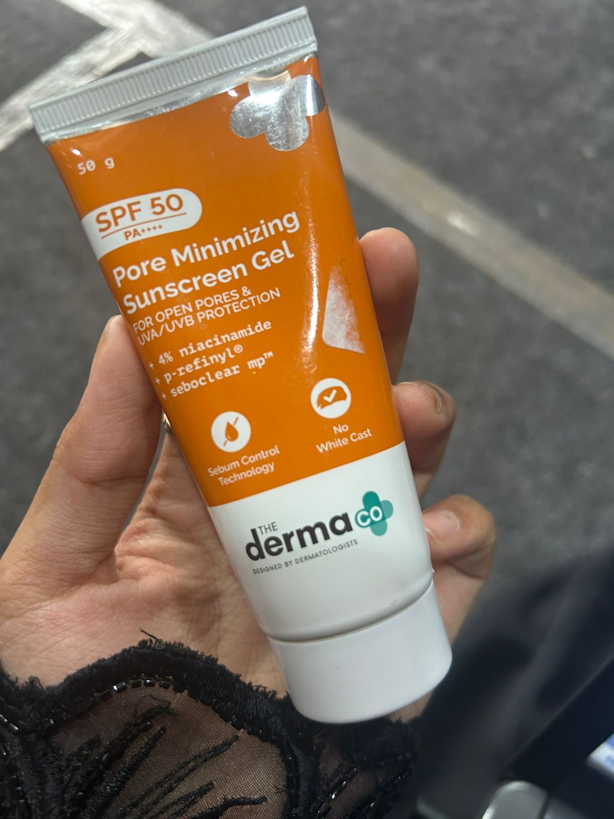 DERMA CO PORE MINIMISING  GEL SUNSCREEN SPF 50